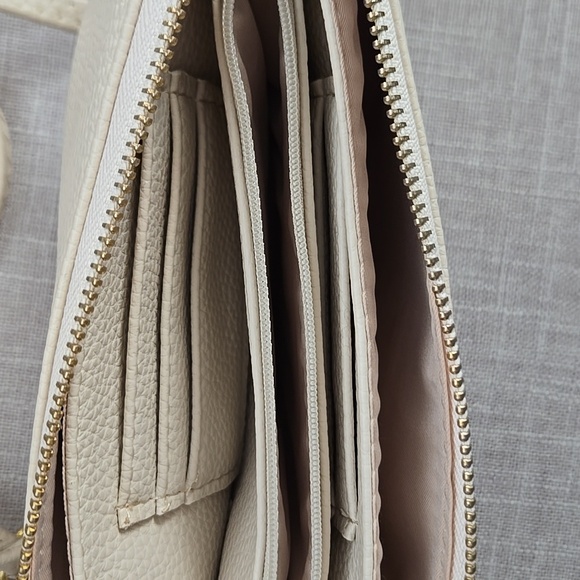 Lovely Cream-colored Small Handbag - Picture 9 of 13